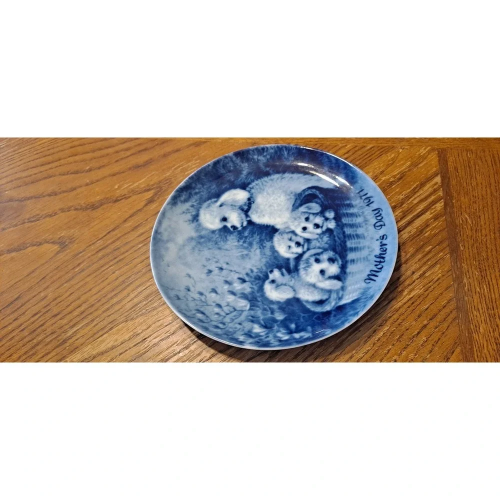 Berlin Design Mother's‎ Day 1971 Collector Plate First Edition Poodles Design